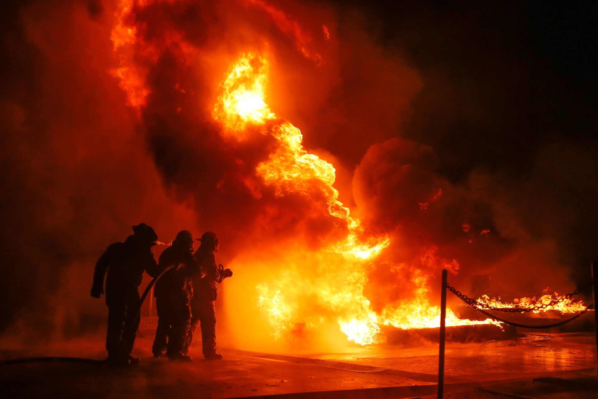 burning-building-on-fire-2022-11-01-08-09-00-utc